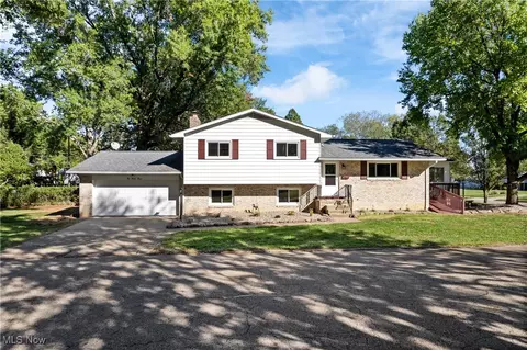 1038 Fairview Pl, Alliance, OH 44601