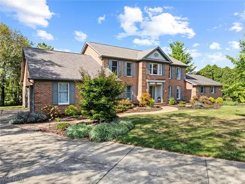 6810 Graystone Cir NW, Canton, OH 44718