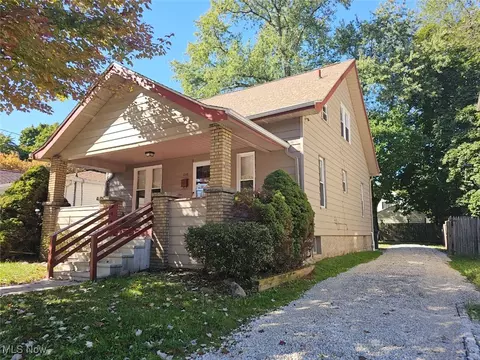 1048 Murray Ave, Akron, OH 44310