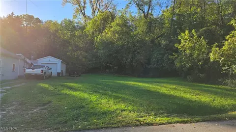 807 Locust St, Parkersburg, WV 26101