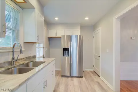 225 E 246th St, Euclid, OH 44123 photo 13