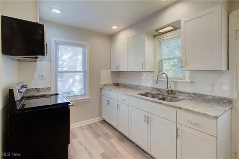 225 E 246th St, Euclid, OH 44123 photo 12