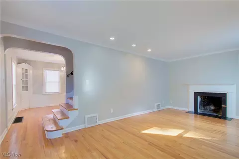 225 E 246th St, Euclid, OH 44123 photo 5