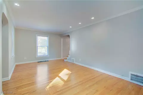 225 E 246th St, Euclid, OH 44123 photo 6