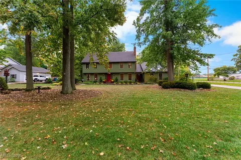 726 Sunrise Dr, Amherst, OH 44001 photo 2