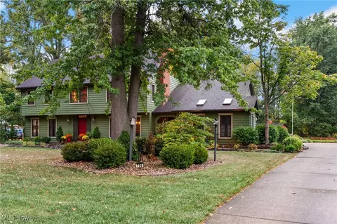 726 Sunrise Dr, Amherst, OH 44001 photo 3