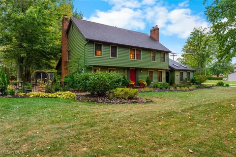 726 Sunrise Dr, Amherst, OH 44001
