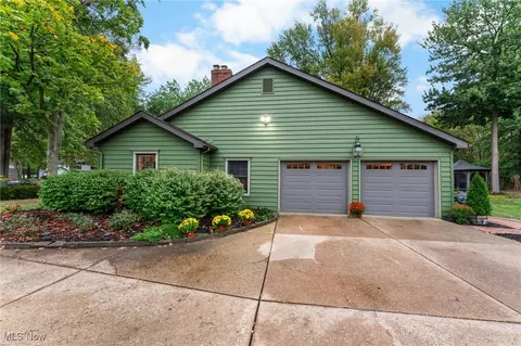 726 Sunrise Dr, Amherst, OH 44001 photo 5