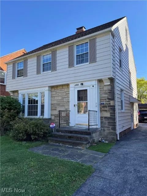 3958 Bushnell Rd, University Heights, OH 44118