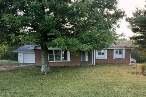 3695 Hayfield Rd, Dresden, OH 43821