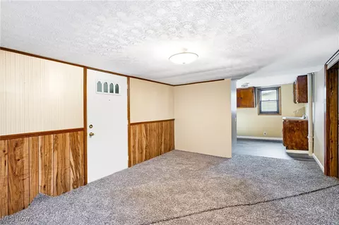 Living - 7529 State Line, Burghill, OH 44404 photo 3 of 4