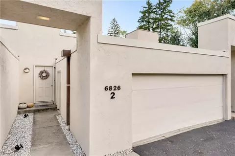 6826 Old Royalton Rd #2, Brecksville, OH 44141