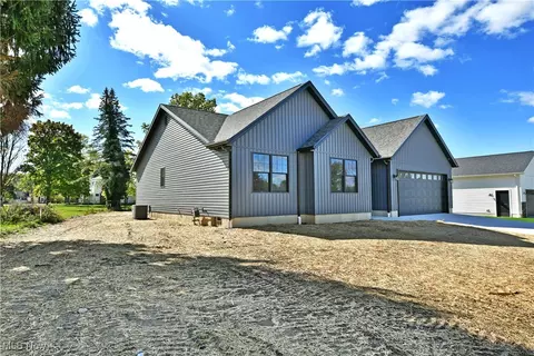101 Elizabeth Ct, Cortland, OH 44410