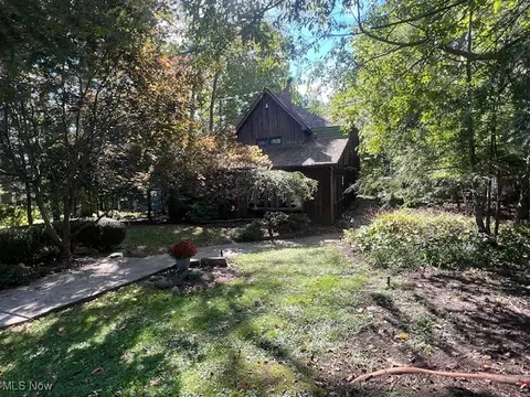 410 Silk Ct, New Franklin, OH 44319