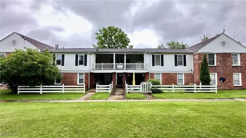 24 Washington Sq, Euclid, OH 44143