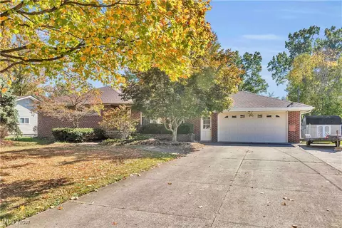 39655 Carol Ln, Elyria, OH 44035