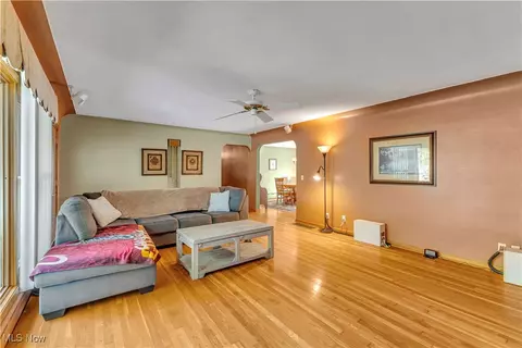 39655 Carol Ln, Elyria, OH 44035 photo 4