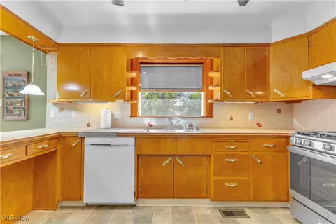 39655 Carol Ln, Elyria, OH 44035 photo 10