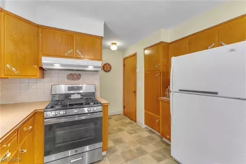39655 Carol Ln, Elyria, OH 44035 photo 12