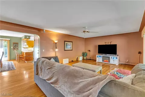 39655 Carol Ln, Elyria, OH 44035 photo 5