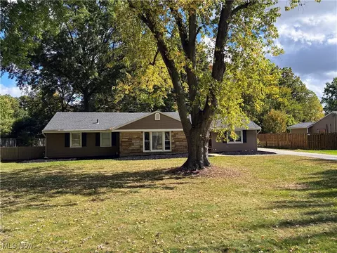 7379 Beechwood Dr, Mentor, OH 44060