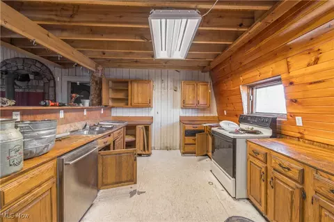 Kitchen - 18760 State Route 301, Lagrange, OH 44050 photo 2 of 4