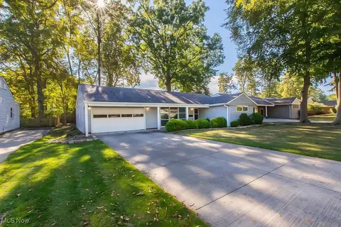 6401 Springwood Rd, Parma Heights, OH 44130