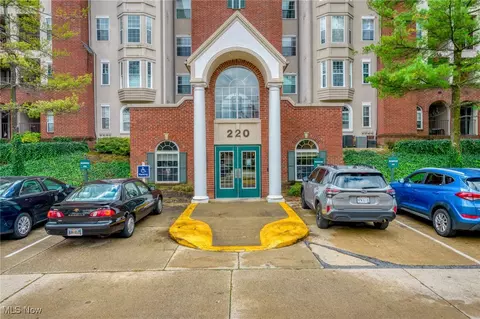 220 Fox Hollow Dr #308, Mayfield Heights, OH 44124