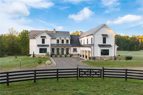 2200 W Comet Rd, Clinton, OH 44216