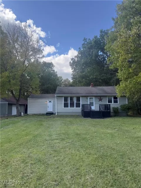 228 Galluppi Ln, Lowellville, OH 44436