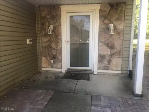 300 Canterbury Ln #D-26, Medina, OH 44256