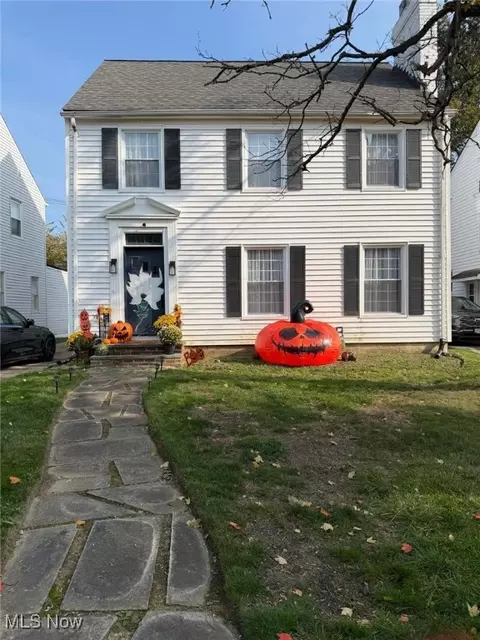 2223 Fenwick Rd, University Heights, OH 44118