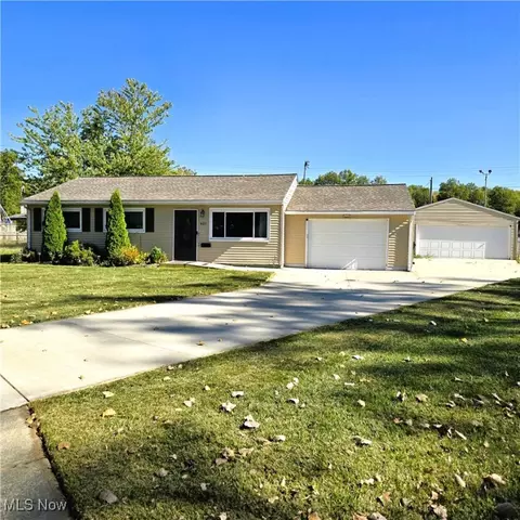 457 Augdon Dr, Elyria, OH 44035