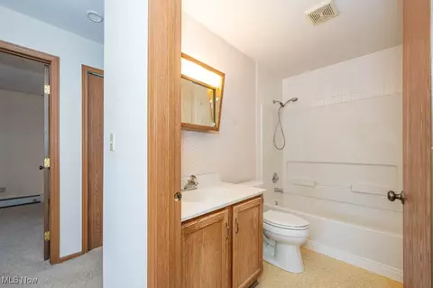 Bath - 829 Pearson Cir, Boardman, OH 44512 photo 2 of 2