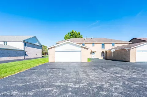 Exterior - 829 Pearson Cir, Boardman, OH 44512 photo 2 of 4