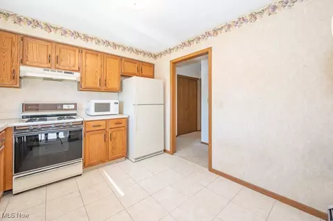 Kitchen - 829 Pearson Cir, Boardman, OH 44512 photo 1 of 2