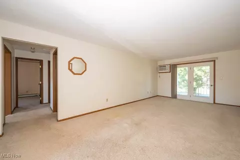 Living - 829 Pearson Cir, Boardman, OH 44512 photo 1 of 1