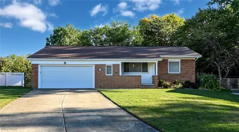 6185 Yorktown Dr, Parma, OH 44134