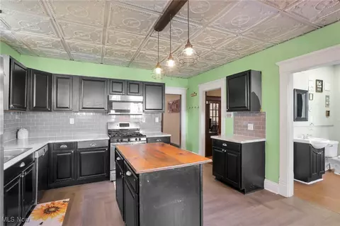 Kitchen - 629 E Wheeling St, Lancaster, OH 43130 photo 4 of 4