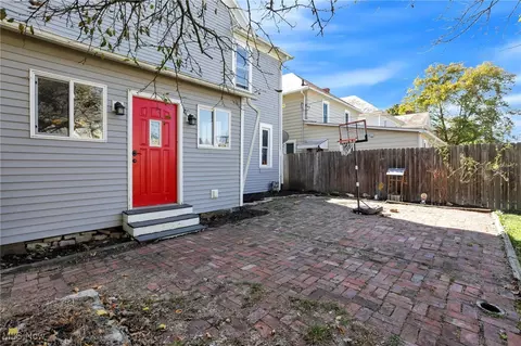 Exterior - 629 E Wheeling St, Lancaster, OH 43130 photo 8 of 13