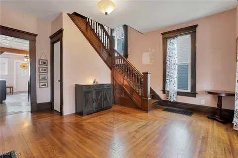 Entry Way - 629 E Wheeling St, Lancaster, OH 43130 photo 3 of 7