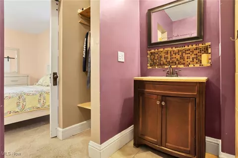 Bath - 629 E Wheeling St, Lancaster, OH 43130 photo 3 of 4