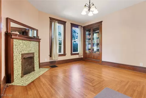 Living - 629 E Wheeling St, Lancaster, OH 43130 photo 5 of 5
