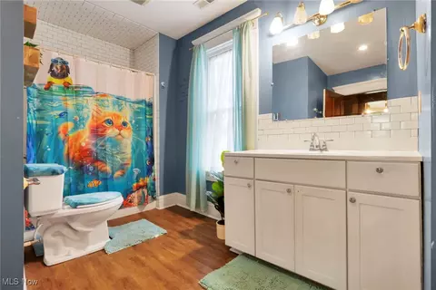 Bath - 629 E Wheeling St, Lancaster, OH 43130 photo 4 of 4