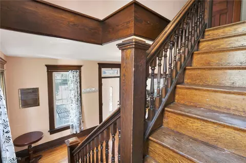 Entry Way - 629 E Wheeling St, Lancaster, OH 43130 photo 6 of 7