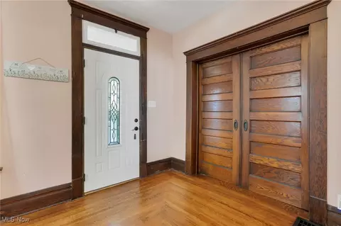 Entry Way - 629 E Wheeling St, Lancaster, OH 43130 photo 1 of 7