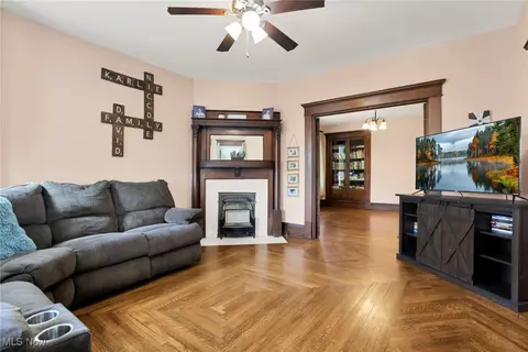 Living - 629 E Wheeling St, Lancaster, OH 43130 photo 1 of 5