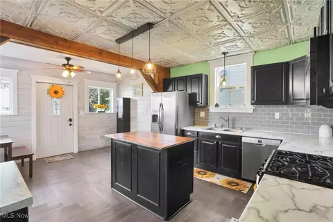 Kitchen - 629 E Wheeling St, Lancaster, OH 43130 photo 1 of 4