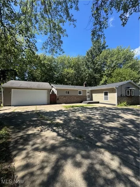 6524 Elmwood Rd, Mentor, OH 44060