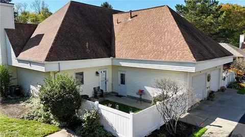 154 Michael Ln, Cuyahoga Falls, OH 44223